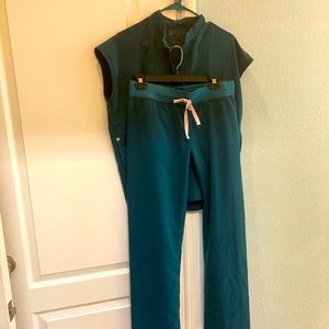 Figs small scrub set